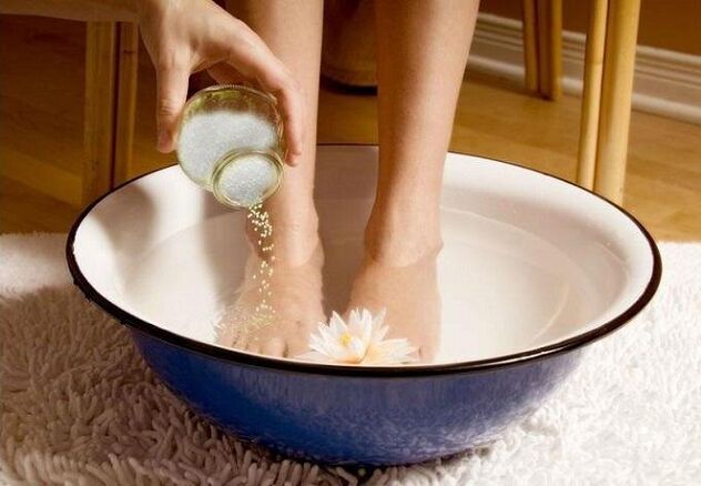 bath for the treatment of fungi between the toes